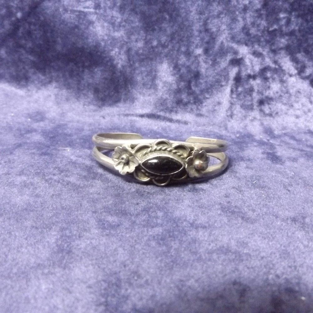 Beautiful Sterling Silver and Onyx Cuff Bracelet - Size 6" wrist.